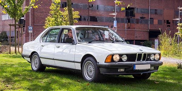BMW 745i (E23) mit seinem Besitzer Christian ('s2000silber') am Steuer.