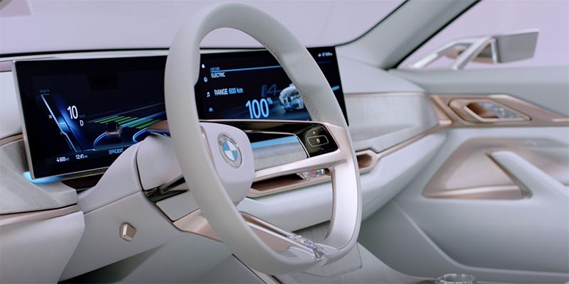 BMW Concept i4, Lenkrad und neuer Curved Screen