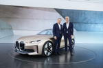 BMW Concept i4 - V.l.n.r.: Oliver Zipse, Vorsitzender des Vorstands der BMW AG, Adrian van Hooydonk, Senior Vice President BMW Group Design.