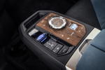 Der erste BMW iX, Mittelkonsole mit iDrive Controller.