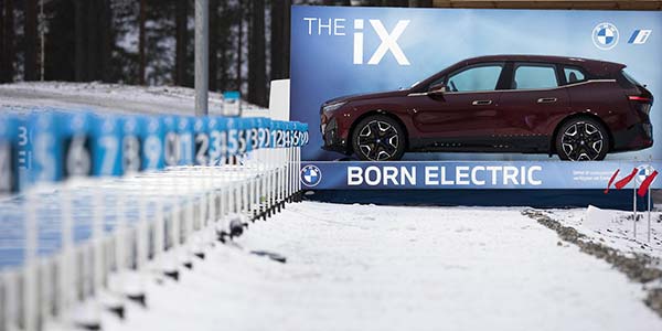 Vollelektrischer BMW iX steht im Mittelpunkt des BMW Wintersport-Engagements.