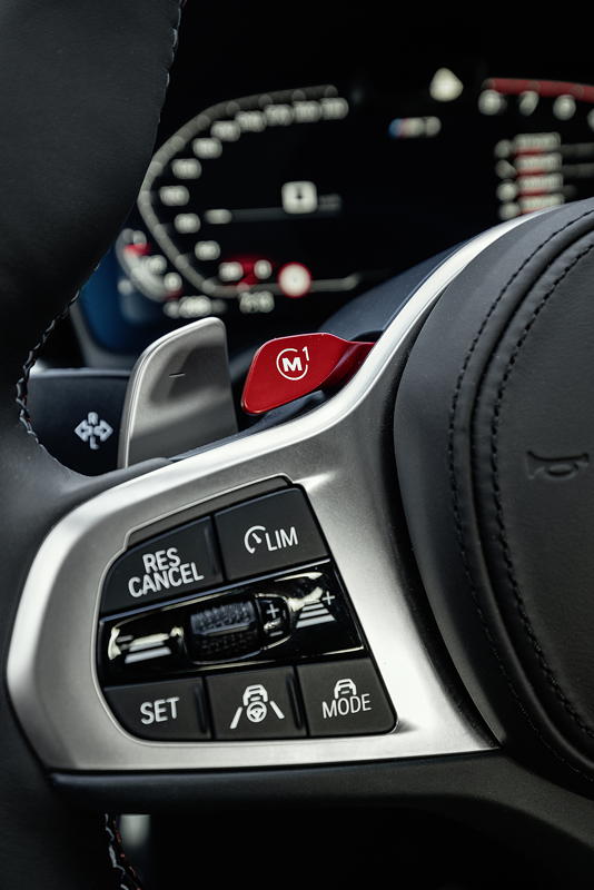 BMW M3 Competition Limousine, Lenkrad mit M-Taste.