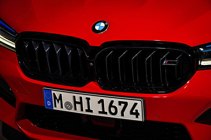 BMW M5 Competition, M-typische Niere mit Doppelstben