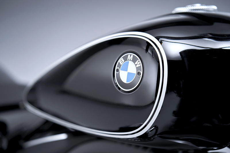 BMW R 18 First Edition. Tank mit BMW Logo.