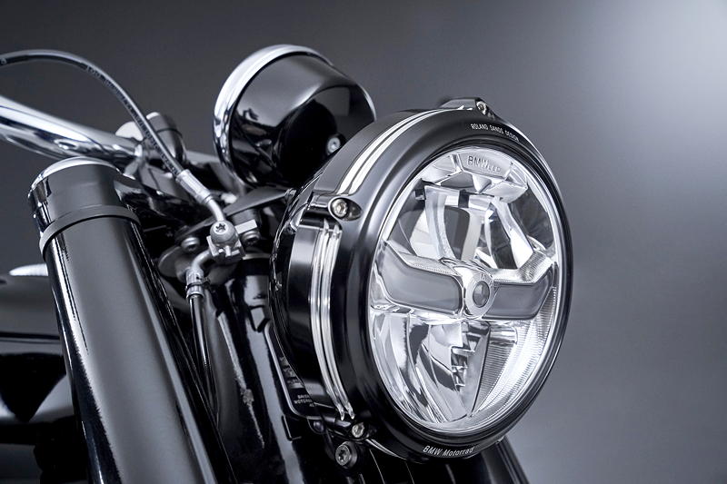 BMW R 18 First Edition. Individualisierung. Scheinwerfer Geh�use im 'Roland Sands Design'.