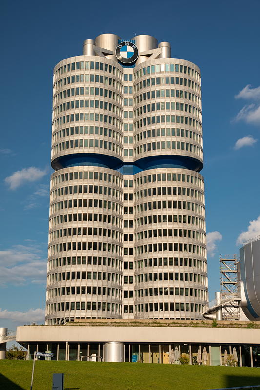BMW Konzernzentrale '4-Zylinder'