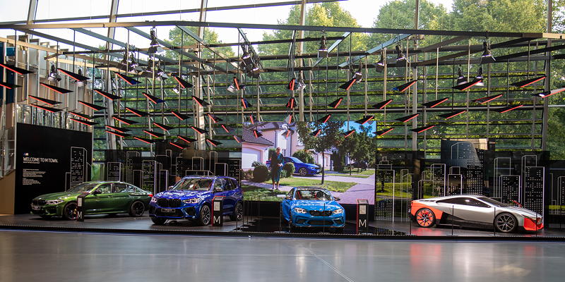 BMW Welt: BMW M Ausstellung mit dem BMW M5, BMW X5M, BMW M4 und dem BMW Vision M Next.