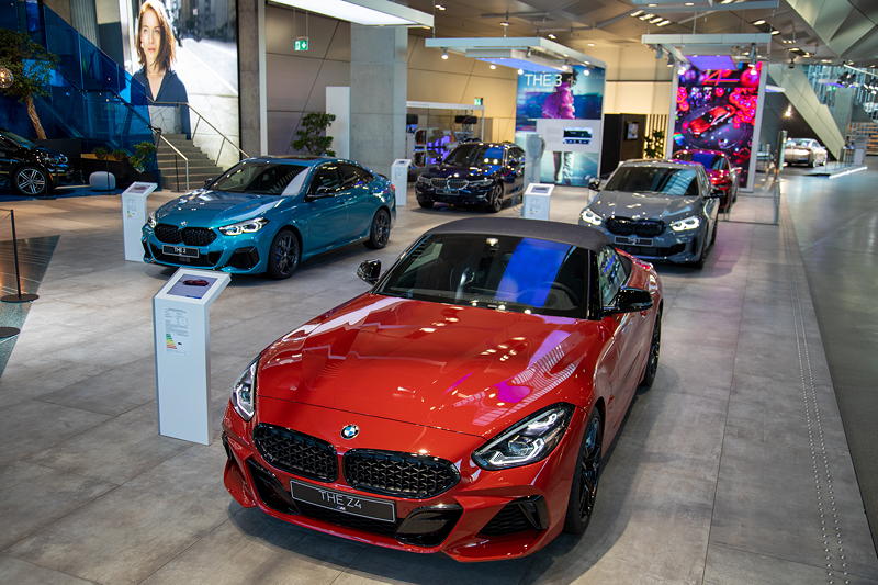 BMW Welt: vorne BMW Z4.