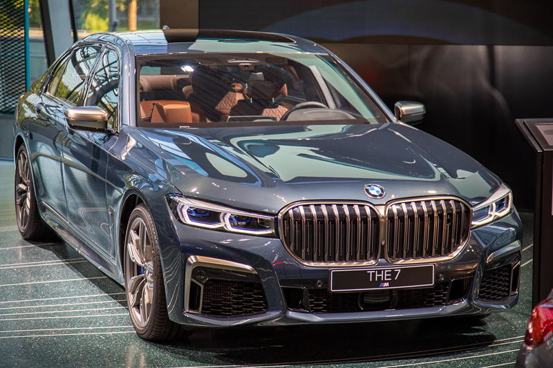 BMW Welt: BMW M760Li (G12 LCI).