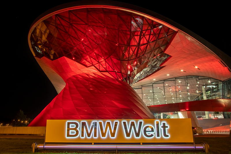 BMW Welt Beleuchtung zur Wiederffnung.