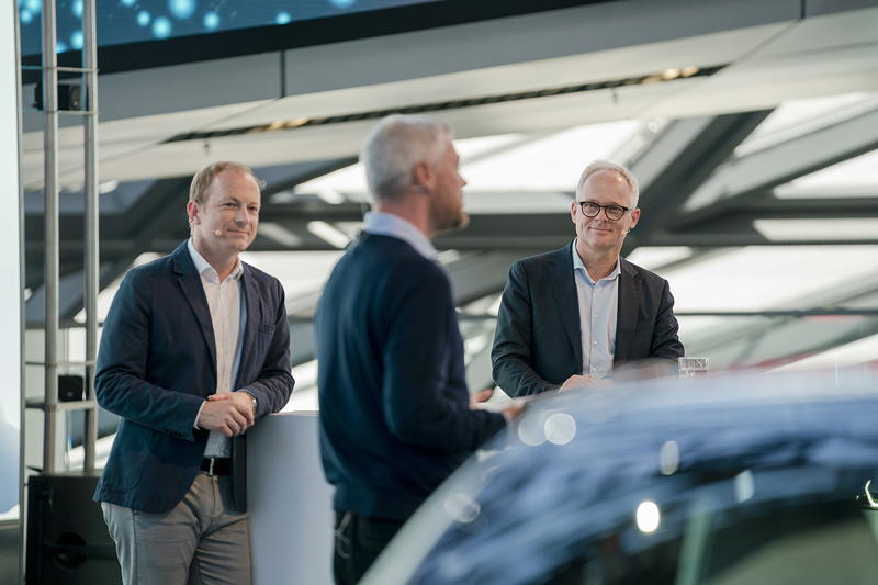 MW Connected Car Beta Days - V.l.n.r.: Peter Henrich, Senior Vice President Product Management, Christophe Grote, Senior Vice President Electronics. 