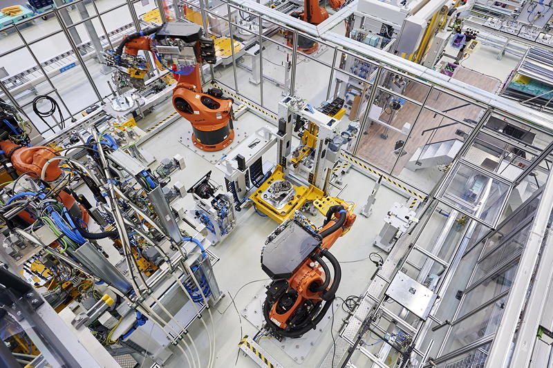 Produktion des hochintegrierten BMW E-Antriebs - Getriebemontage