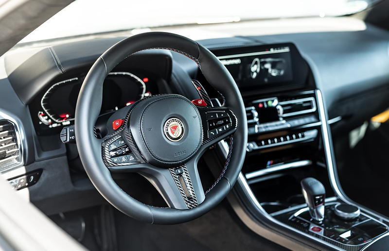 Manhart MH8 800, Cockpit