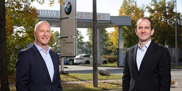 Michael Nikolaides, Leiter Planung und Produktion Motoren und E-Antriebe, und Frank Bachmann, Leiter BMW Group Werk Regensburg