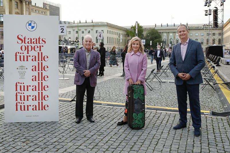 Staatsoper fr alle 2020: Daniel Barenboim (Generalmusikdirektor Staatsoper Unter den Linden), Anne-Sophie Mutter (Solistin) and Sebastian Mackensen (Leiter Markt Deutschland BMW Group) (v.l.n.r.).