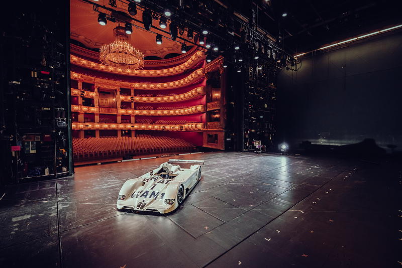  BMW Art Car von Jenny Holzer (BMW V12 LMR, 1999) in der Bayerischen Staatsoper, Mnchen.