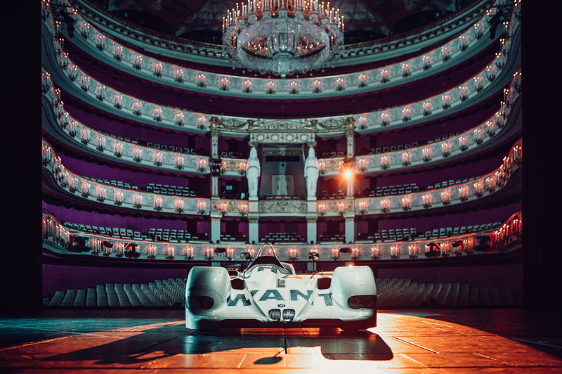  BMW Art Car von Jenny Holzer (BMW V12 LMR, 1999) in der Bayerischen Staatsoper, Mnchen.