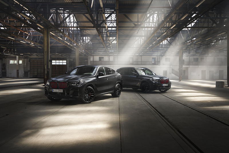 BMW X5 und BMW X6 Edition Black Vermilion.