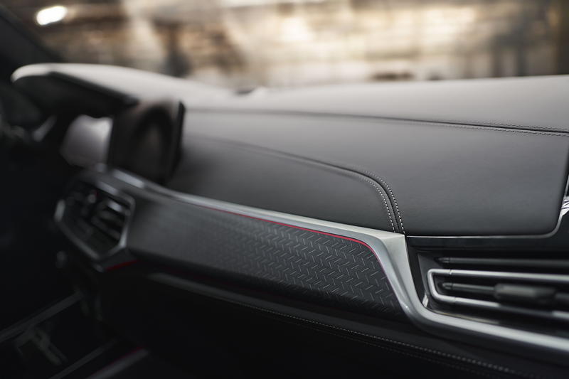 BMW X5 und BMW X6 Edition Black Vermilion.