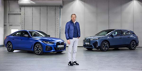 Oliver Zipse, Vorsitzender des Vorstands der BMW AG, präsentiert den neuen BMW iX und den neuen BMW i4 