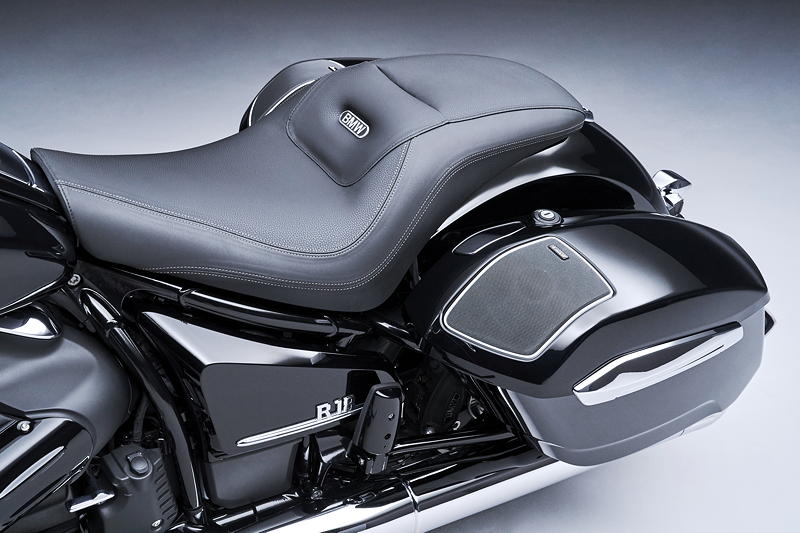 Die neue BMW R 18 B. Mit schlanker geschnittener Sitzbank.