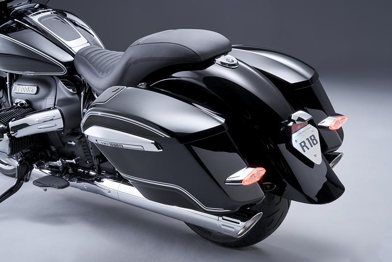 Die neue BMW R 18 B. Seitlicher Schriftzug 'First Edition'.