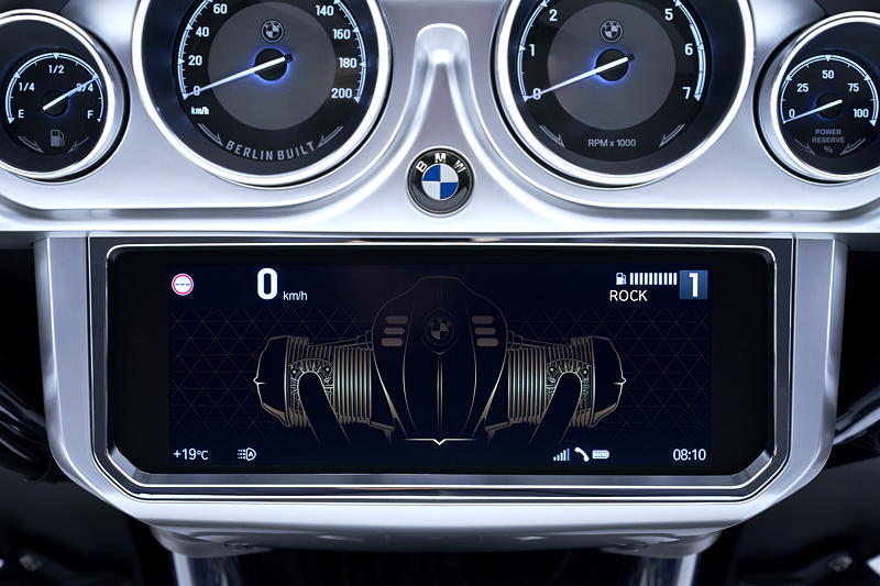  BMW R 18 Transcontinental. Cockpit mit 10,25 Zoll groem TFT-Farb-Display.