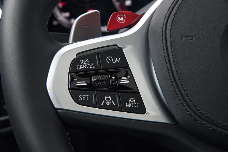 Der neue BMW X4 M Competition, multifunktionales Lenkrad mit roter M Mode Taste