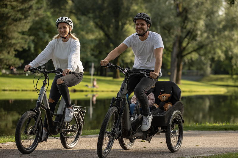 CUBE Concept Dynamic Cargo inspired by BMW.