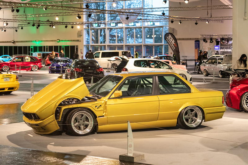  BMW 320i (E30), ausgestellt in der Sondershow 'TuningXperience' auf der Essen Motor Show 2021.