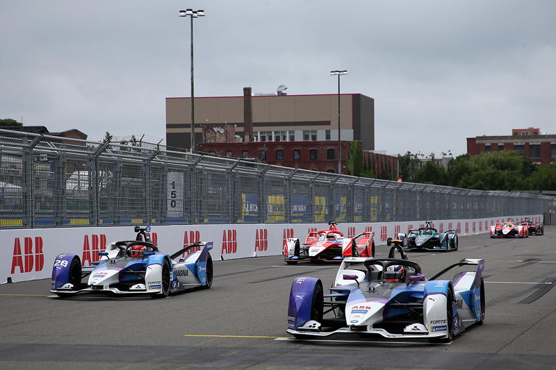 New York (USA), 11.07.2021. ABB FIA Formula E World Championship, New York E-Prix, Maximilian G�nther (GER) #28 BMW iFE.21, und Jake Dennis (GBR) #27 BMW iFE.21.