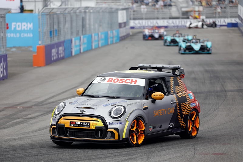 New York (USA), 11.07.2021. ABB FIA Formula E World Championship, New York E-Prix, FIA Formel E Safety Car MINI Electric Pacesetter inspired by JCW.