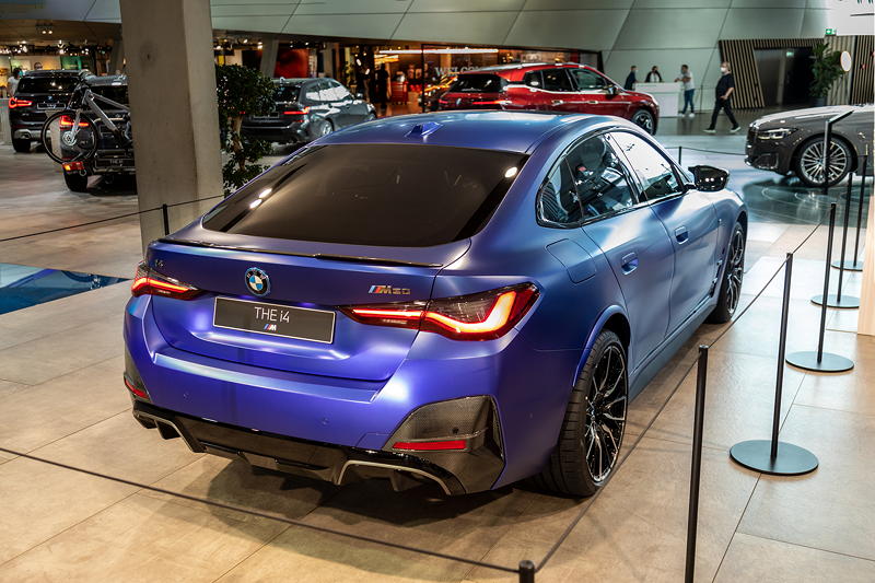 BMW i4 in der BMW Welt