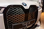 BMW iX, innovative Niere, produziert im Werk Landshut, zentrales Hightech-Bautail für das automatisiere Fahren.