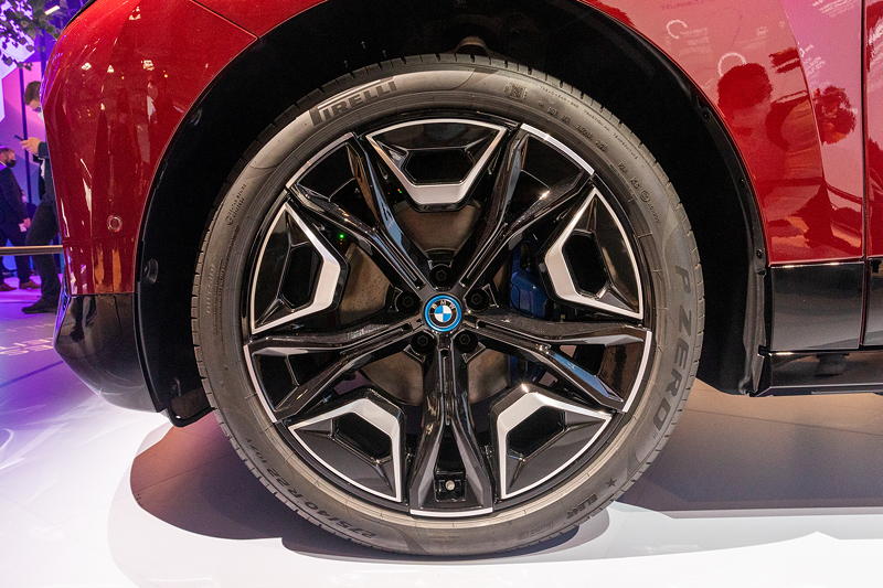 BMW iX, Rad