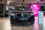 BMW iX3 in der BMW Welt