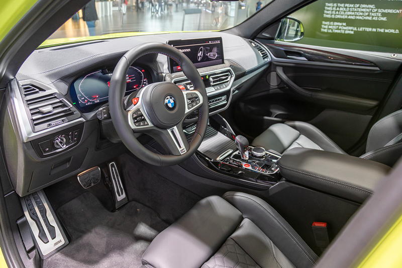 BMW X4 M Competition in der BMW Welt, Interierur vorne