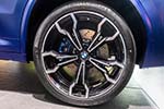 BMW X3 M in der BMW Welt 21 Zoll Leichtmetallräd Doppelspeiche 699 M Bicolor Orbitgrau