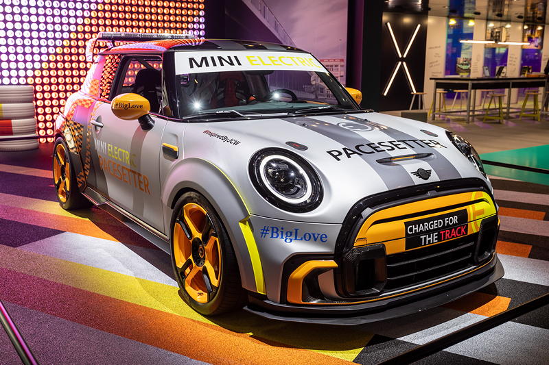 MINI Electric Pacesetter inspired by JCW auf der IAA 2021 in Mnchen