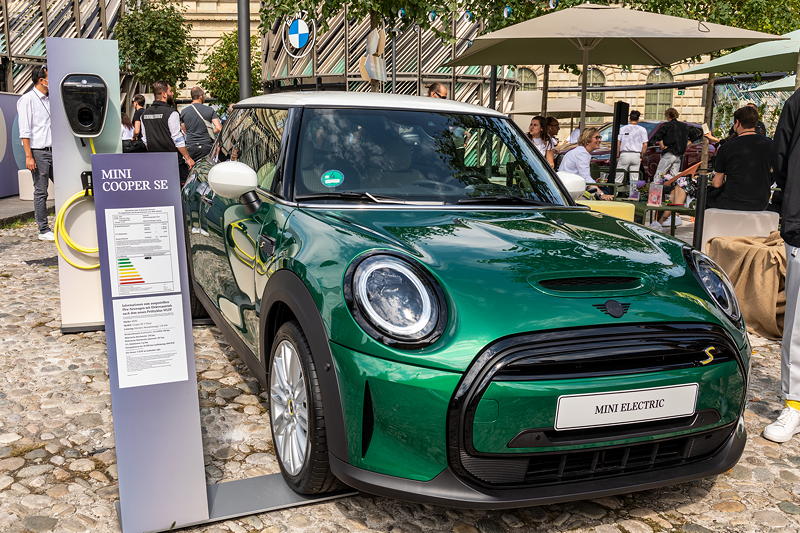 MINI Cooper SE im BMW Open Space