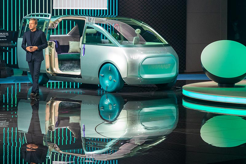 BMW Chef Zipse pr�sentierte den MINI Vision Urbanaut im Rahmen der Pressekonferenz