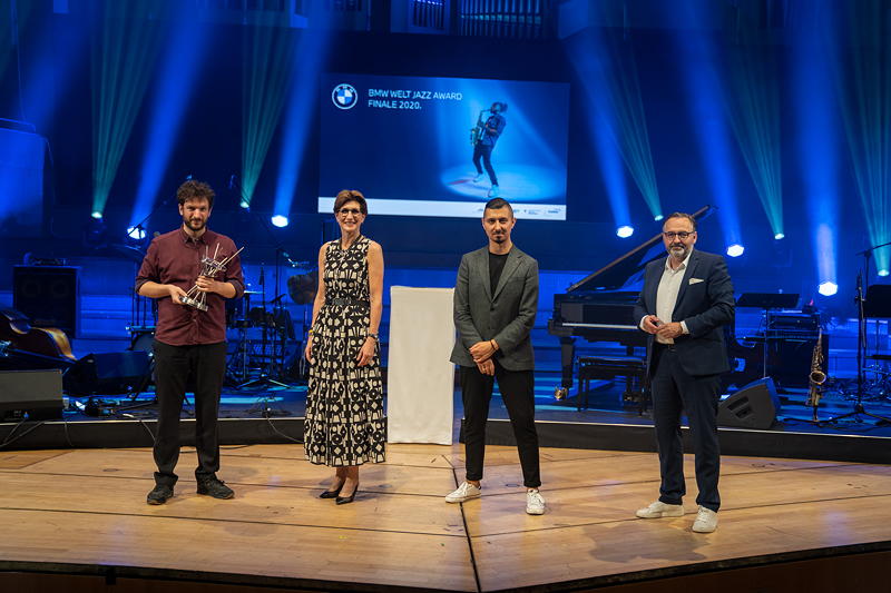 BMW Welt Jazz Award 2020: (v.l.n.r.) Peter Gall, Musiker; Ilka Horstmeier, Adam Ba?dych, Musiker und Anton Biebl, Kulturreferent der Landeshauptstadt Mnchen.