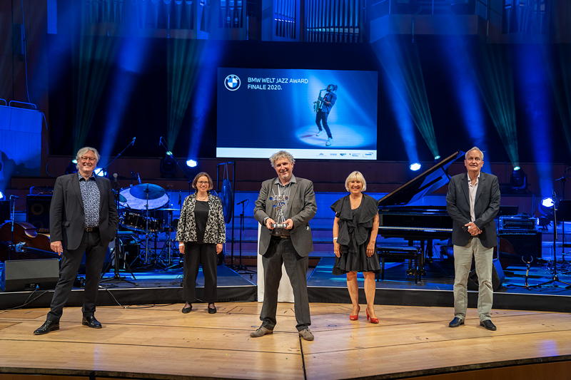 Jury des BMW Welt Jazz Award 2020: (v.l.n.r.) Roland Spiegel, Heike Lies, Oliver Hochkeppel, Andreas Kolb und Christiane Bhnke-Geisse,. 23. Juli 2021, Philharmonie im Gasteig, Mnchen.