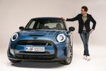 Oliver Heilmer, Leiter MINI Design und der neue MINI Cooper SE Collection 2021.