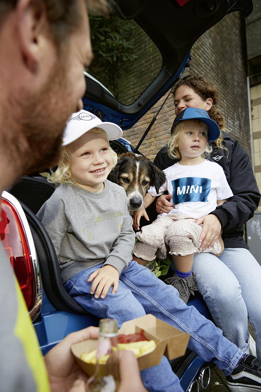  MINI Lifestyle Collection 2021: MINI Kids Cap, MINI Kids Sweatshirt, MINI Kids T-Shirt, MINI Jacket Women's and MINI T-Shirt Gradient Print Men's