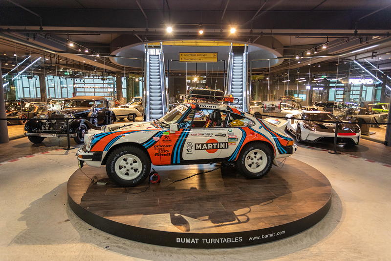 MotorWorld Mnchen. Mohr Group, exklusiver Multibrand-Store fr High-End-Fahrzeugmarken