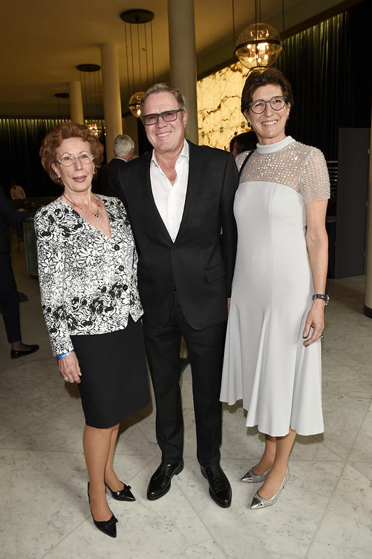 Oper fr alle 2021: v.l.n.r.: Gudrun Schulte, Jochen und Ilka Horstmeier (Mitglied des Vorstands der BMW AG, Personal- und Sozialwesen, Arbeitsdirektorin)