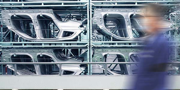 BMW Group investiert in nachhaltige Stahlproduktion für die eigenen Presswerke. 