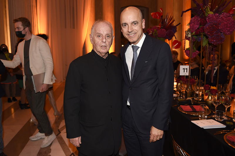 Daniel Barenboim (Generalmusikdirektor der Staatsoper Unter den Linden) und Dr. Nicolas Peter (Mitglied des Vorstands der BMW AG, Finanzen).