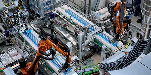Produktion von Batteriemodulen, BMW Group Werk Dingolfing